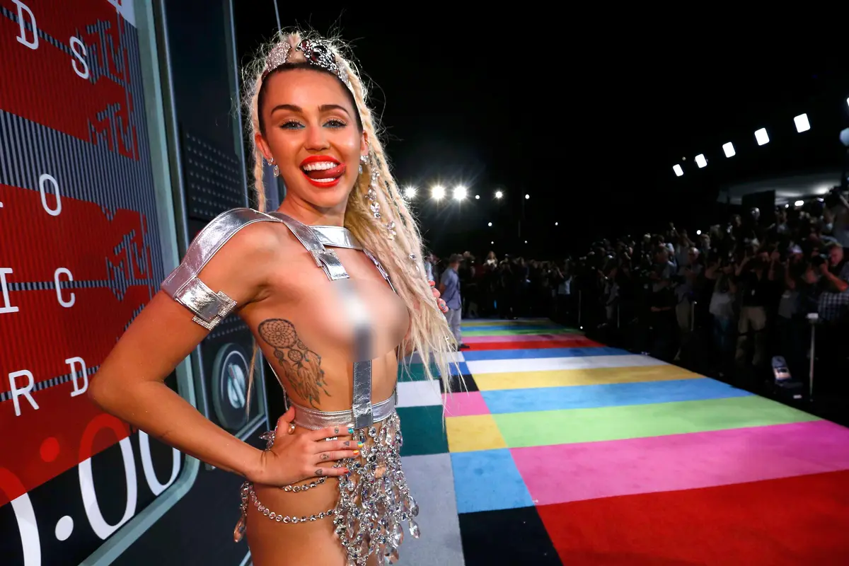 20150831-MTV-MTV-Video-Music-Awards-AS-Miley-Cyrus