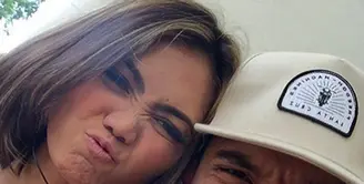 Beberapa bulan lagi, pasangan yang belum lama menjalin kasih Rina Nose dan Fakhrul Razi segera mengakhiri kesendiriannya. (Instagram/ @fakhrulrazifr)