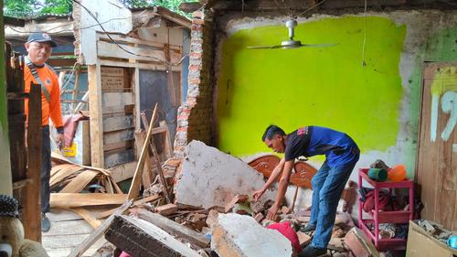 Hujan robohkan rumah di Situbondo