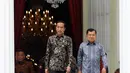 Presiden Joko Widodo dan Wapres Jusuf Kalla bersiap untuk foto bersama dengan sejumlah Menteri Kabinet Kerja Periode 2014-2019 saat acara perpisahan di Istana Negara, Jakarta, Jumat (18/10/2019). (Istimewa)