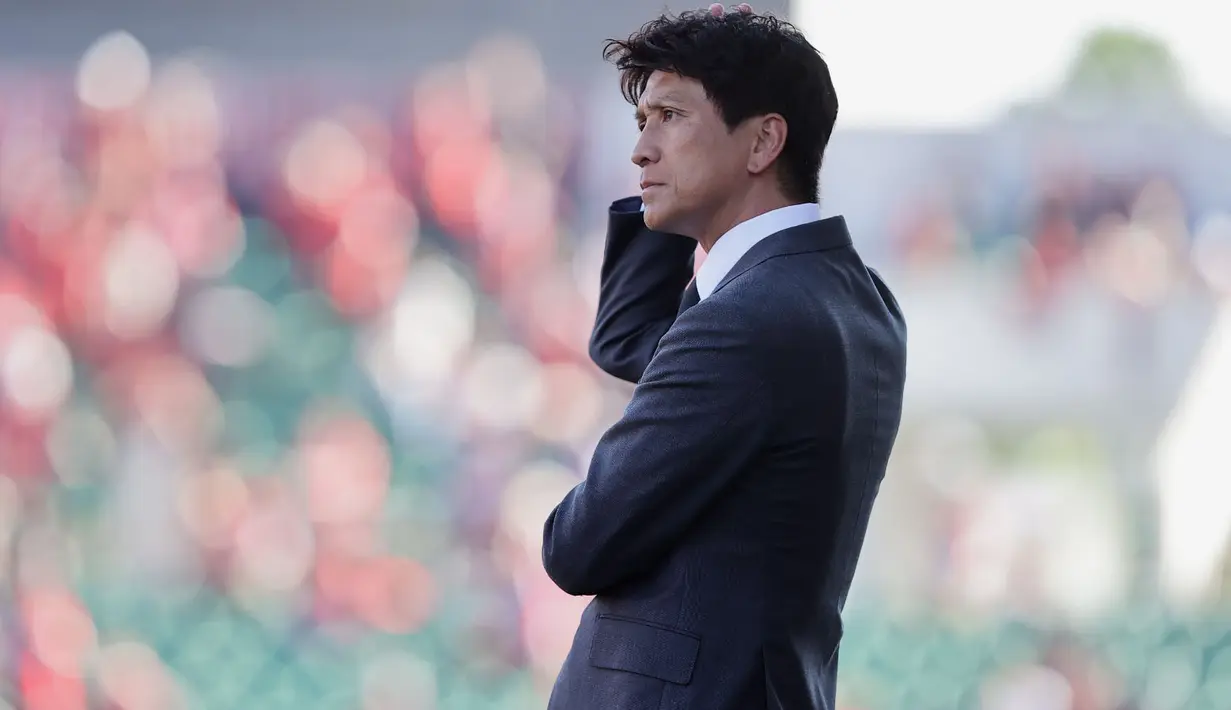 Akio Kogiku memulai karier kepelatihannya di Cerezo Osaka sejak lulus kuliah pada 1998 dengan menangani Tim U-18 Cerezo. Setelah itu, Kogiku sempat menjadi pemandu bakat serta asisten pelatih di Cerezo Osaka. (J.LEAGUE)