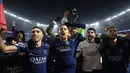 Para pemain Paris Saint-Germain (PSG) merayakan kemenangan mereka pada akhir matchday 7 League Phase Liga Champions 2024/2025 melawan Manchester City di Stadion Parc des Princes, Paris pada Rabu 22 Januari 2025 waktu setempat atau Kamis (23/1/2025) dini hari WIB. (Franck FIFE/AFP)