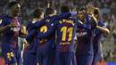 Para pemain Barcelona merayakan gol ke gawang Celta Vigo pada laga La Liga di Stadion Balaidos, Rabu (18/4/2018). Celta Vigo bermain imbang 2-2 dengan Barcelona. (AP/Lalo R. Villar)