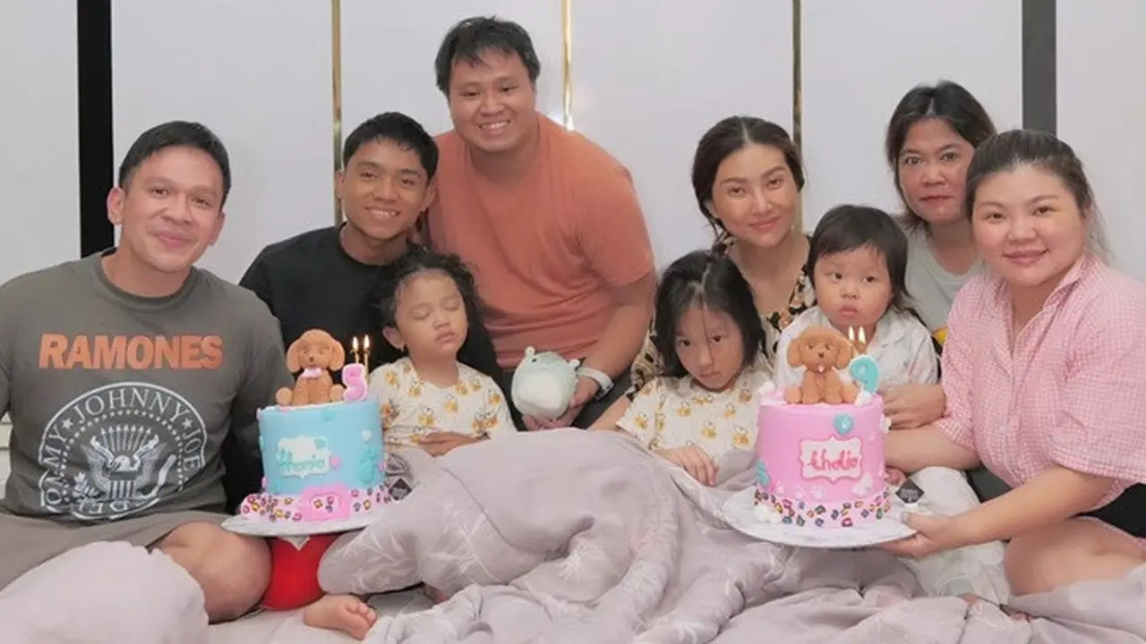 9 Momen Sarwendah Beri Kejutan Ulang Tahun ke Thalia dan Thania, Ruben Onsu Tak Terlihat