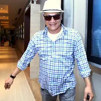 Kabarnya, Tio Pakusadewo ditangkap di kediamannya di kawasan Jakarta Selatan. Ditemui barang bukti berupa tiga klip narkotik jenis sabu dan bong (alat pengisap). (Nurwahyunan/Bintang.com)