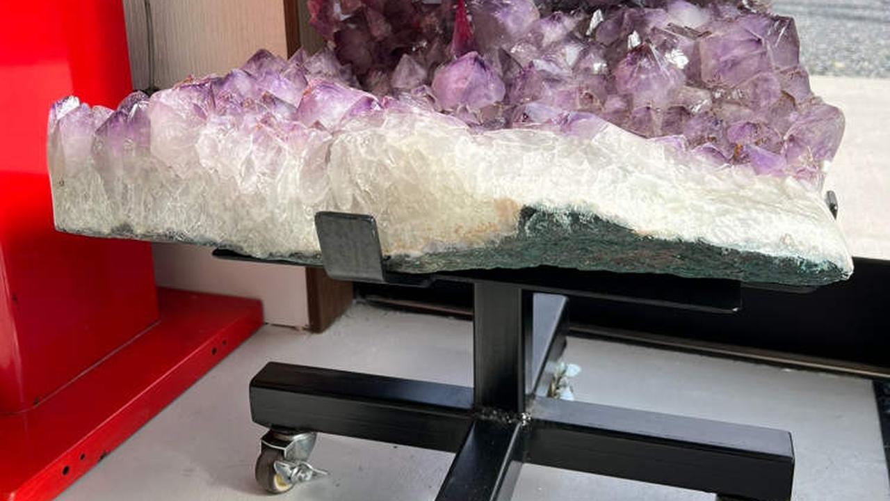 Mengenal Batu Kecubung, Kerajinan Tradisional Pontianak yang Mempesona