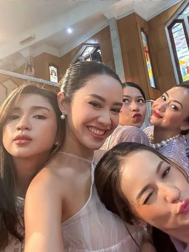 Didampingi Para Sahabat, Ini 6 Potret Bridesmaid Pernikahan Jessica Mila