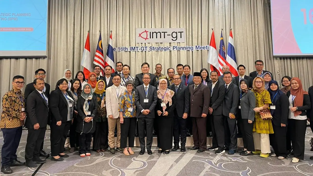 Deputi Bidang Koordinasi Kerja Sama Ekonomi Internasional Edi Prio Pambudi memimpin Delegasi Indonesia pada Pertemuan Strategic Planning Meeting (SPM) IMT-GT yang dilaksanakan di Bangkok, Thailand. (Dok Kemenko Perekonomian)
