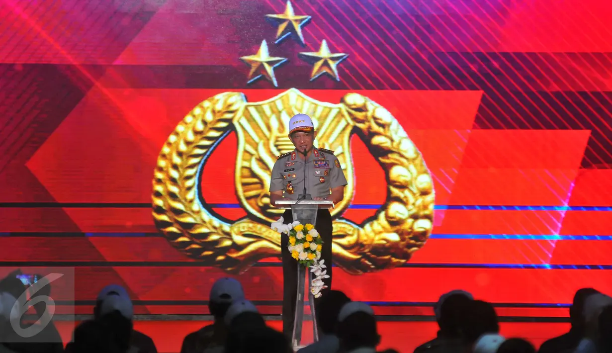 Kapolri Jenderal Pol Tito Karnavian memberikan kata sambutan dalam peresmian 3 aplikasi online, di Jakarta, Jumat (16/12). Ketiga aplikasi tersebut adalah e-Samsat, e-Tilang dan SIM Baru Online. (Liputan6.com/Angga Yuniar)