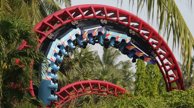 Roller Coaster Mendadak Berhenti, 10 Pengunjung Sunway Lagoon Terluka