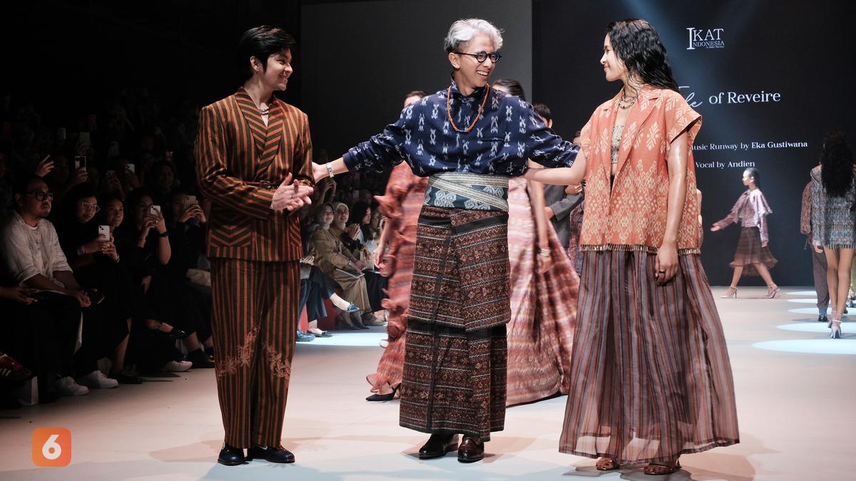 Terbuai Perjalanan Mimpi IKAT Indonesia by Didiet Maulana di Panggung PIFW 2025