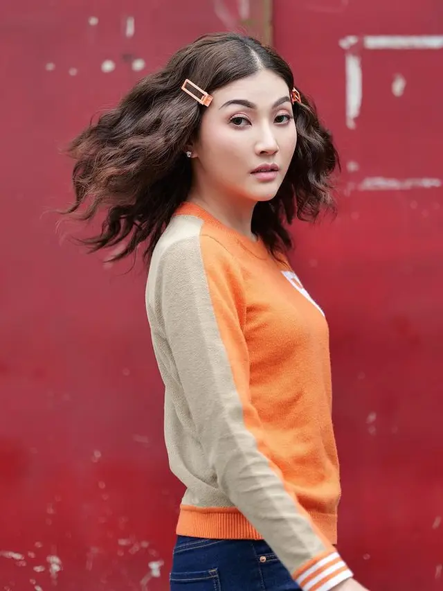 9 Potret Sarwendah Tampil Awet Muda dengan Outfit Warna-Warni di Usia 33 Tahun