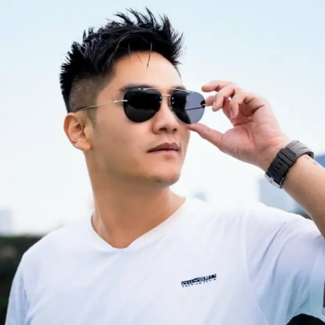 Boy William mengenakan pakaian anti bakteri yang diproduksi Oxygen Denim (ist)