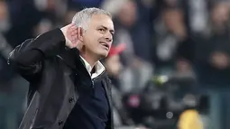 2. Pengganti Sepadan - Hingga saat ini belum ada pelatih nganggur yang memiliki kualitas sepadan dengan Mourinho. Mourinho adalah salah satu manajer terbaik yang sudah memenangkan banyak gelar. (AFP/Isabella Bonotto)