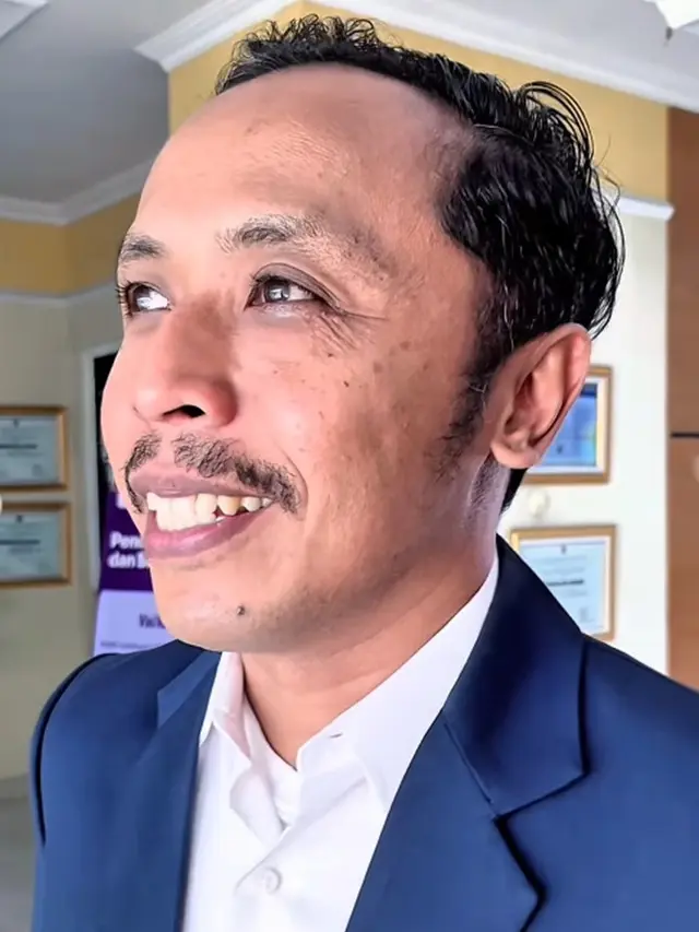 Potret Furry Setya  'Mas Pur TOP' Lulus S1 di Usia 42 Tahun