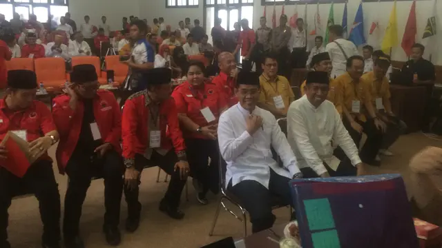 Pasangan bakal cagub dan cawagub Kalimantan Timur Rusmadi Wongso dan Irjen Safaruddin mendaftar ke KPUD