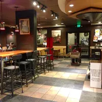 Ternyata CEO kedai kopi ternama yang kini sukses pernah mengalami kesulitan. Bahkan dia tumbuh di sebuah perumahan khusus orang miskin. 