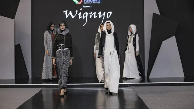 Koleksi Wignyo di panggung MUFFEST 2021