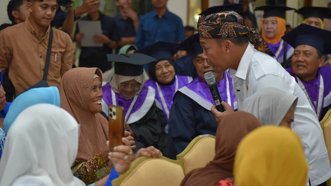 FOTO: Lansia Berdaya Menuju Usia Senja yang Sehat dan Produktif