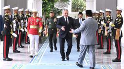 Kunjungan Sergei Shoigu membahas isu-isu terkini hubungan bilateral khususnya di bidang keamanan dan pertahanan. ((Foto: Handout/Istana Kepresidenan Indonesia/AFP)