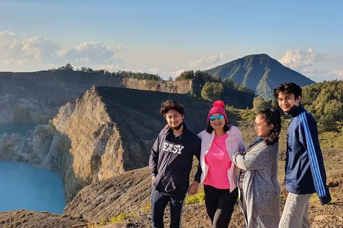 7 Potret Ira Wibowo Bareng Anak Kandung dan Tiri Ini Selalu Kompak