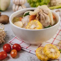 Ilustrasi sup ayam sehat/copyright freepik.com/Jcopm