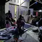 Warga mengungsi di halaman depan rumah mereka masing-masing setelah terjadi gempabumi M 6.3 di wilayah Kabupaten Donggala, Sulawesi Tengah, Sabtu (9/9). (Dok. BPBD Kabupaten Donggala)
