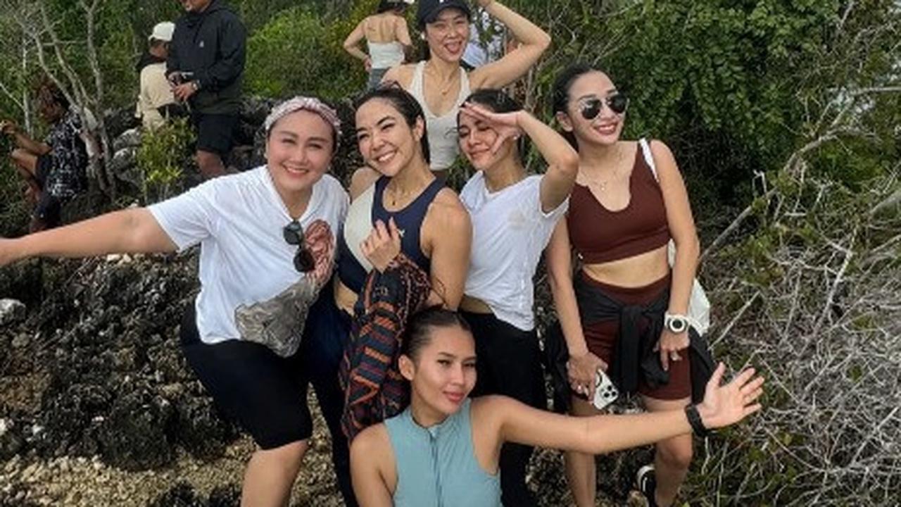 Potret Seru Gisel dan Naysilla Mirdad Liburan ke Raja Ampat Bareng Sahabat, Dari Hiking hingga Snorkeling