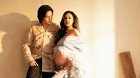 Angga Yunanda dan Shenina Cinnamon Bagikan Potret Maternity Terbaru, Pakai Dress Berbulu