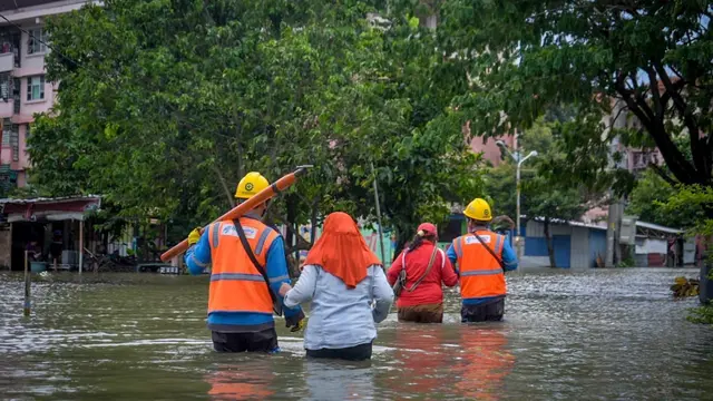 PLN mengimbau masyarakat untuk meningkatkan kewaspadaan, khususnya instalasi kelistrikan rumah tangga pada saat hujan lebat yang disertai angin maupun banjir. (Dok PLN)