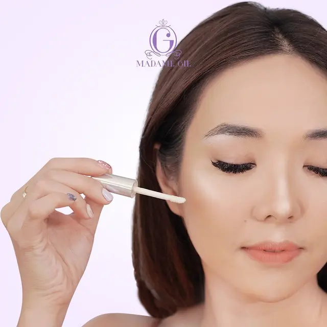 Seleb Wanita Ini Punya Brand Kosmetik Sendiri