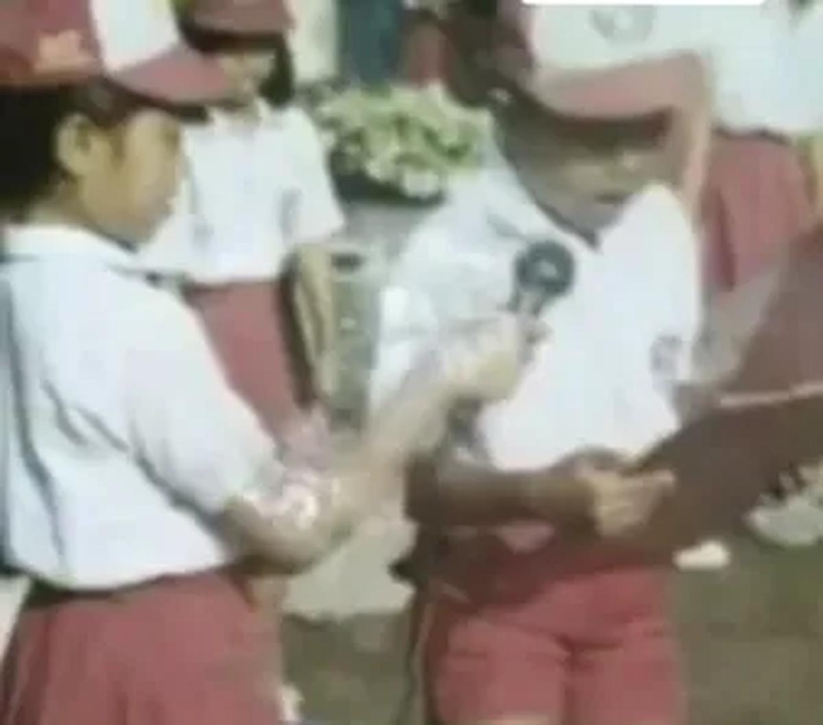 Perkembangan zaman yang cepat membuat gaya anak muda terus mengalami perubahan. Penampilan saat ini menjadi tolok ukur eksistensi mereka di tengah masyarakat. <br>