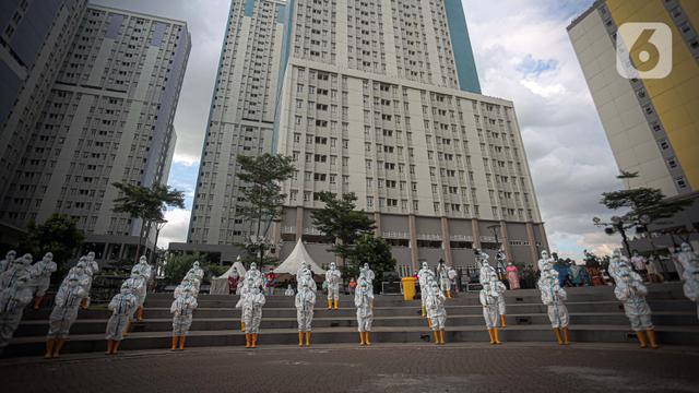 FOTO: Nakes dan Pasien COVID-19 Main Angklung Peringati 1 Tahun RSDC Wisma Atlet