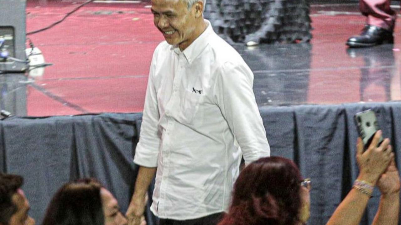 Ganjar juga merasa senang dapat menyaksikan grup musik Jamaica Cafe dalam konser yang menghadirkan artis-artis dari berbagai suku, agama, dan golongan.<br>