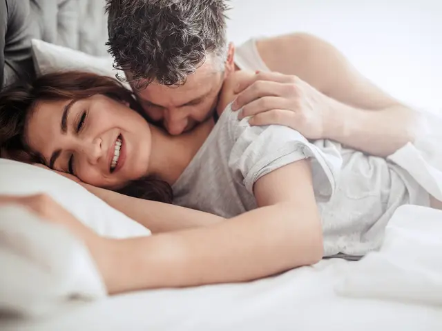 Makna Ciuman Di Leher Apa Yang Sebenarnya Diinginkan Suami Lifestyle Fimela Com
