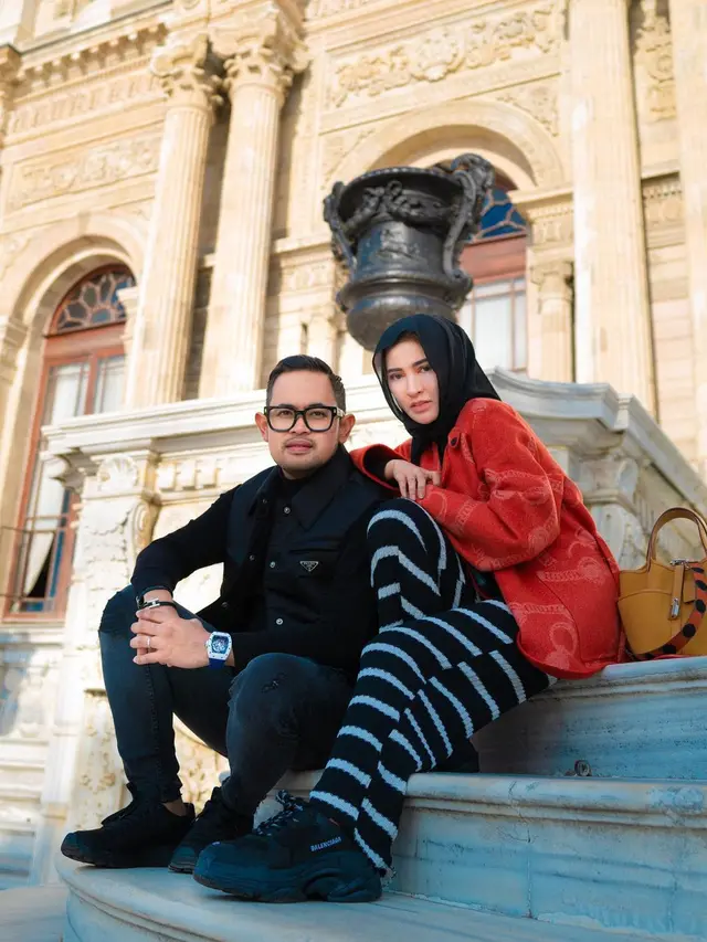 Pasangan pengusaha Gilang Widya Permana dan Shandy Purnamasari. (Foto: Dok. Instagram @juragan_99)