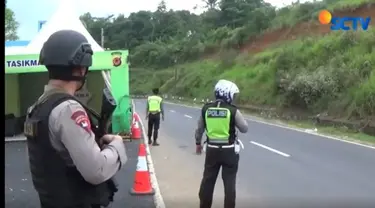 Langkah pengamanan bagi Personel Polri yang bertugas di lapangan ini, untuk mengantisipasi kemungkinan upaya penyerangan oleh orang tak dikenal.