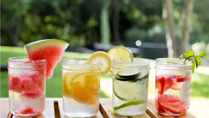 3 Resep Infused Water untuk Kembalikan Ion Tubuh