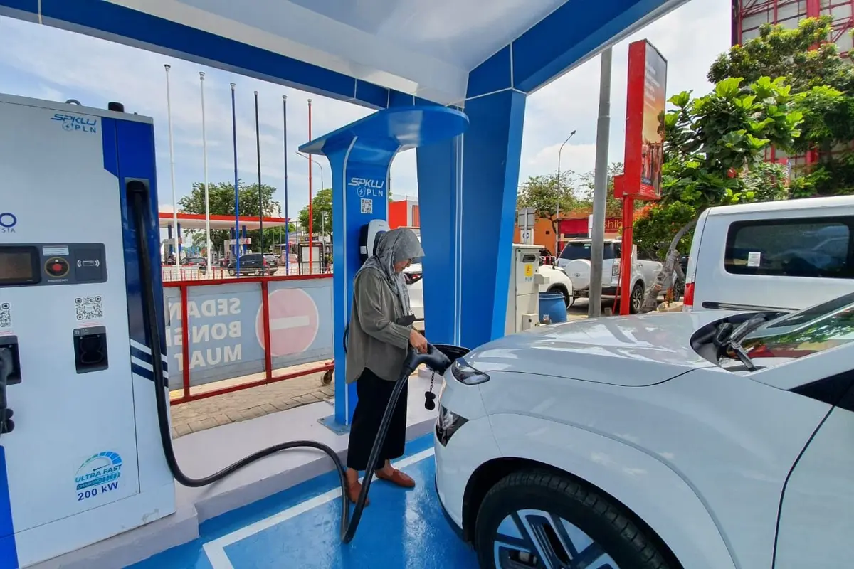 PLN memastikan SPKLU siap melayani dan memudahkan untuk masyarakat menggunakan mobil listrik selama periode mudik Lebaran 2023. (Dok PLN)