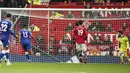 Pada menit ke-86 Everton sempat membuat gol melalui Yerry Mina. Namun golnya dianulir usai terlebih dahulu terperangkap offside sebelum menerima umpan dari Tom Davies. (AP/Dave Thompson)