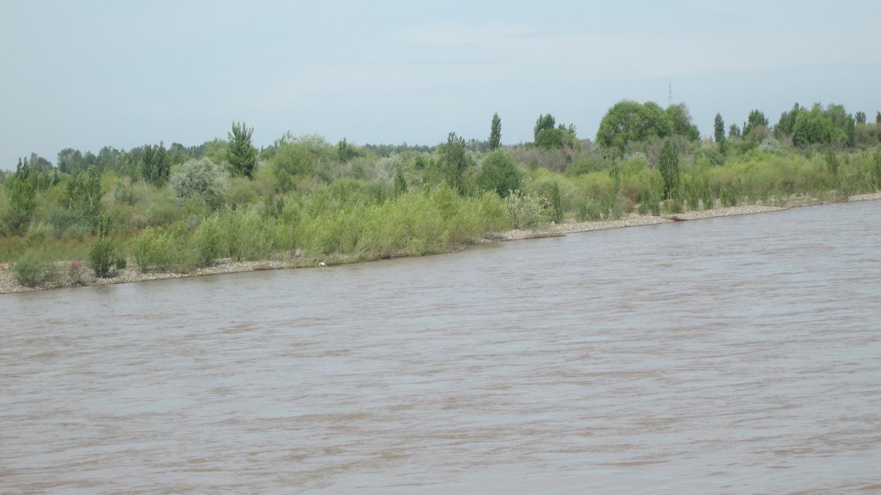 Menyusuri Sungai Yili Xinjiang, Alirannya dari Negeri Tetangga