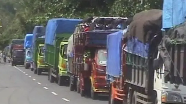 Cuaca Buruk, Antrean Truk Mengular di Pelabuhan Bali