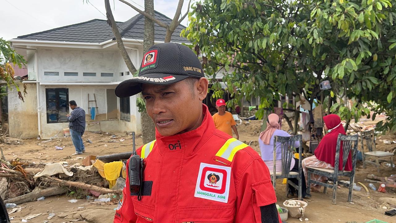 Kepala Regu Daops Manggala Agni Siak, Syahrizon Gusrial di Tabing Banda Gadang, Kecamatan Nanggalo, Kota Padang, Sumatera Barat (Sumbar)