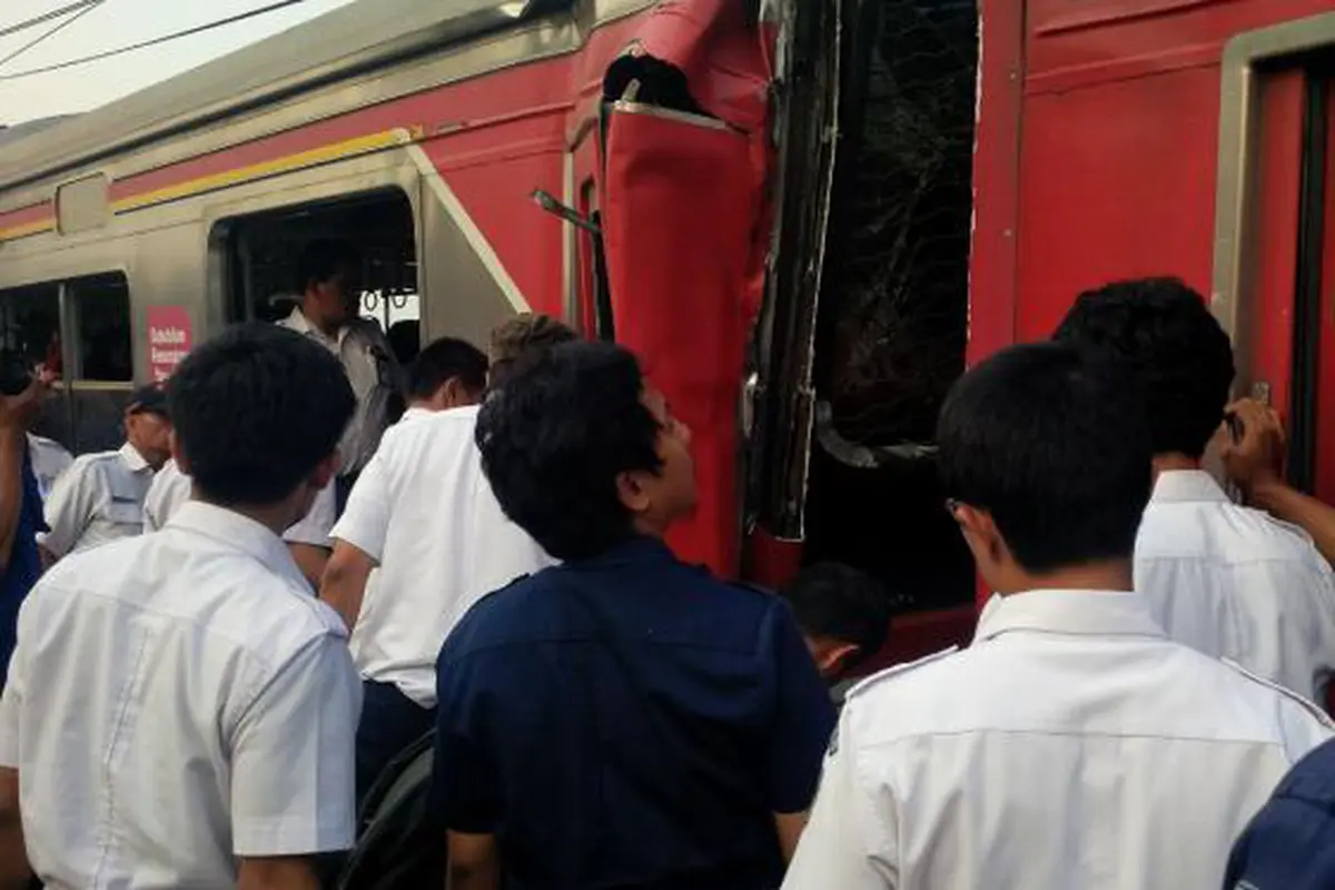 Pilih Alternatif Ini Selain KRL di Stasiun Juanda yang Lumpuh