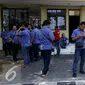 Serikat Pekerja (SP) JICT mendatangi Bareskrim Polri,  Jakarta, Rabu (2/9/2015). Mereka mendukung Budi Waseso untuk mengusut dugaan korupsi pengadaan mobile crane serta percepatan dwelling time di Pelabuhan Tanjung Priok. (Liputan6.com/Yoppy Renato)