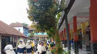 Suasana SD Cisaat Sukabumi saat jam sekolah. (Liputan6.com/ Fira Syahrin)