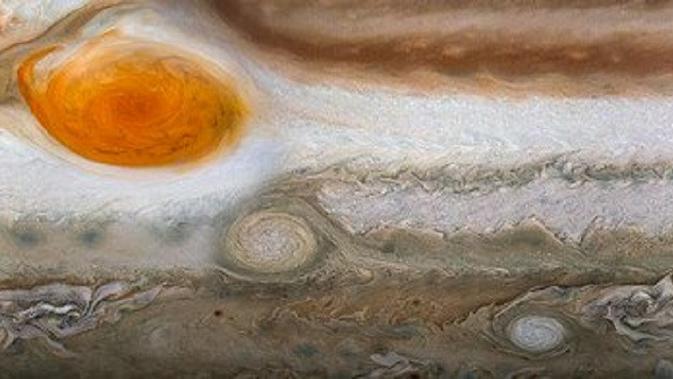 Bintik Merah Besar. (NASA / JPL-Caltech / SwRI / MSSS / Kevin M. Gill)