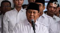 Ketum Partai Gerindra Prabowo Subianto memberikan keterangan saat peresmian Sekretariat Bersama (Sekber) di Jalan Jl. Ki Mangunsarkoro No. 1, Menteng, Jakarta Pusat, Senin (23/1/2023). Prabowo menyebut peresmian Sekber sebagai pertanda bahwa koalisi PKB-Gerindra solid.  (Liputan6.com/Johan Tallo)