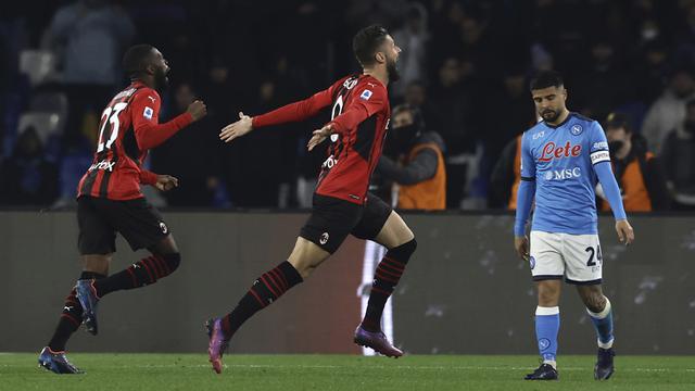 Foto: Gol Tunggal Olivier Giroud ke Gawang Napoli Bawa AC Milan Kembali Rebut Posisi Puncak dari Inter Milan di Liga Italia