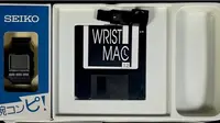 Satu set WristMac yang dilelang di ComicConnect (Dok. ComicConnect)